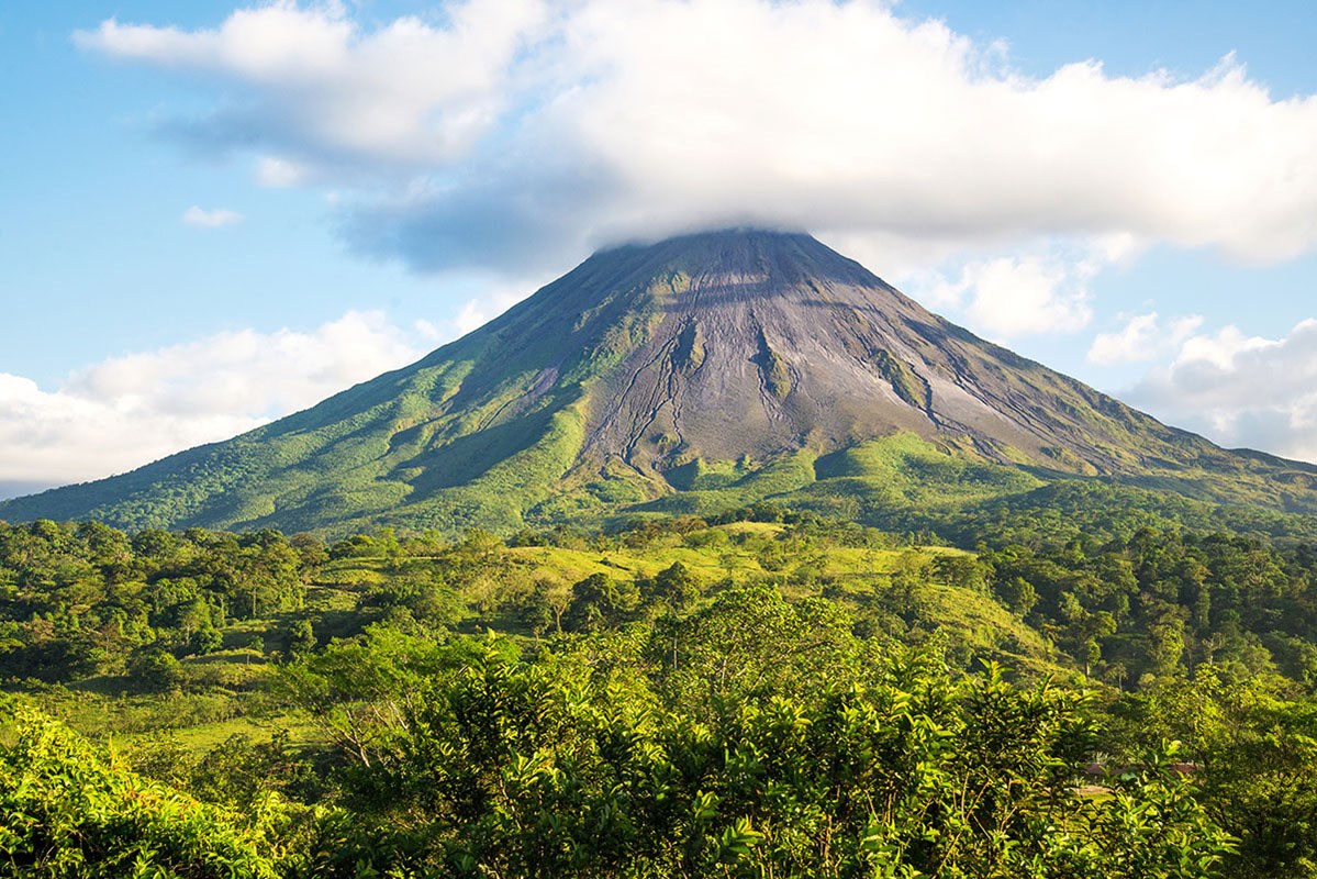 آتشفشان فعال آرنال در کاستاریکا